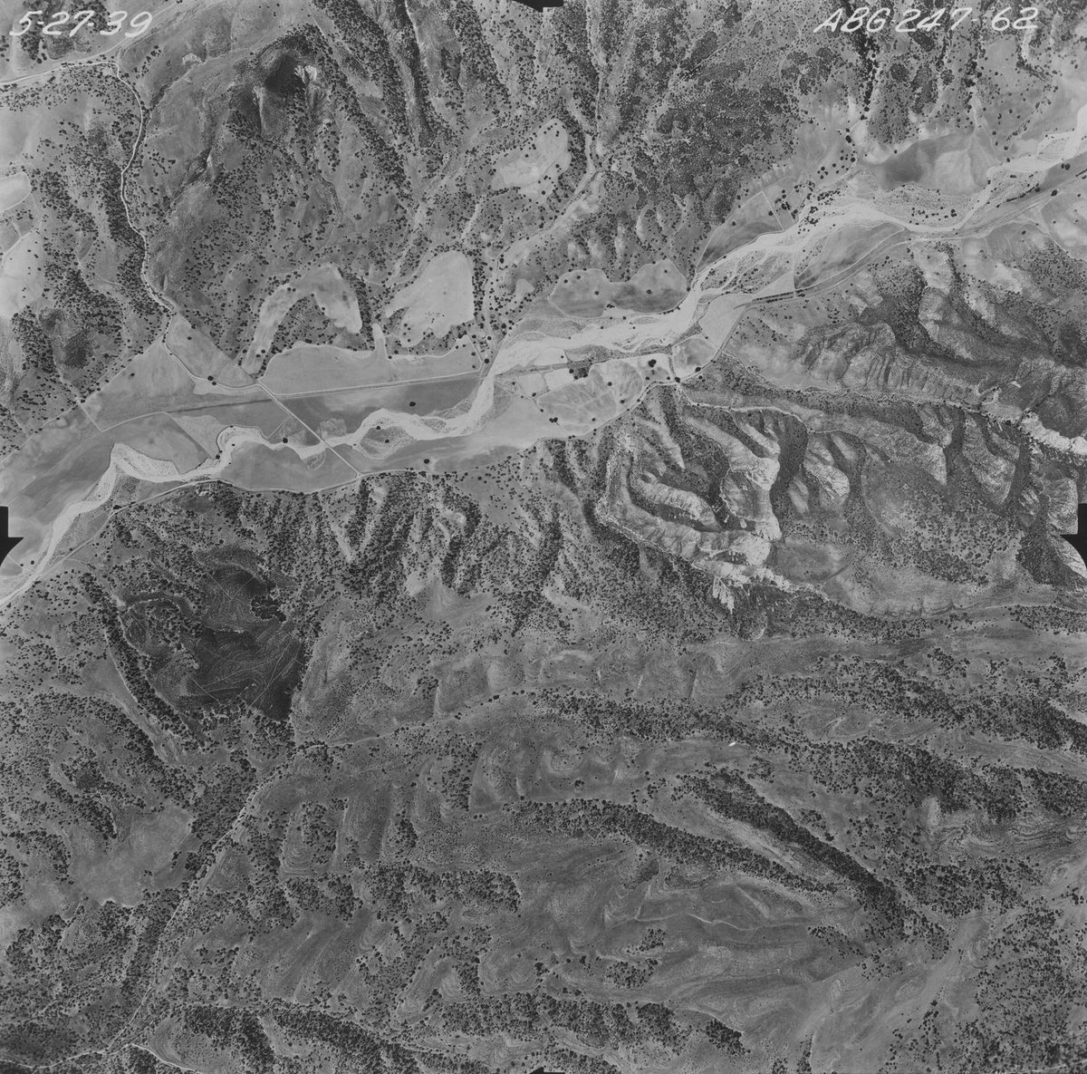 Black-and-white aerial photograph of Indian Valley in 1939, showing the wide sandy creek bed between oak-covered hills